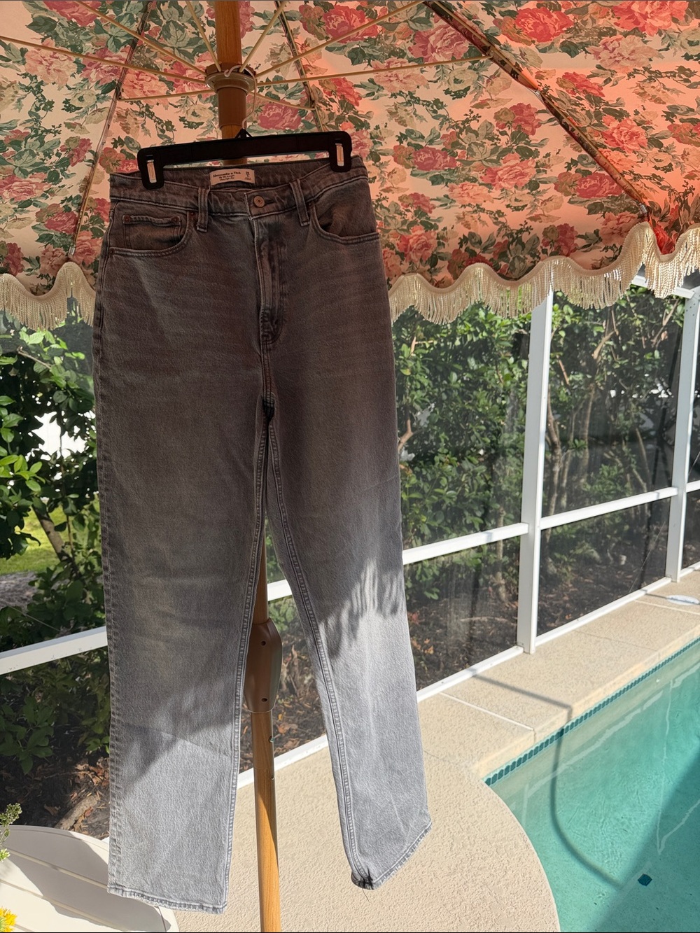 Abercrombie & Fitch High-Rise Straight Leg Jeans - Faded Gray Wash
